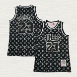 Camiseta Michael Jordan NO 23 Chicago Bulls x LV 1997-98 Negro Mitchell & Ness